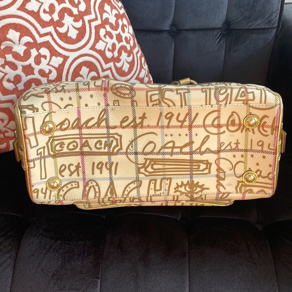 Beautiful authentic coach bag with hidden evil eye 🧿 - Picture 4 of 6
